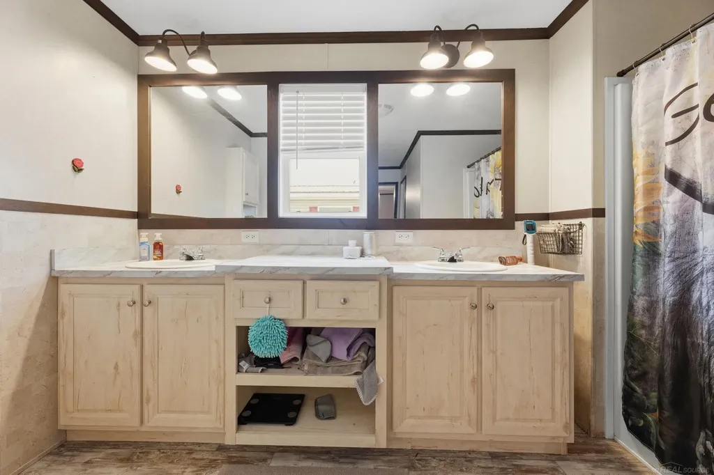 1401 Juniper Court Columbus Township MI 48063