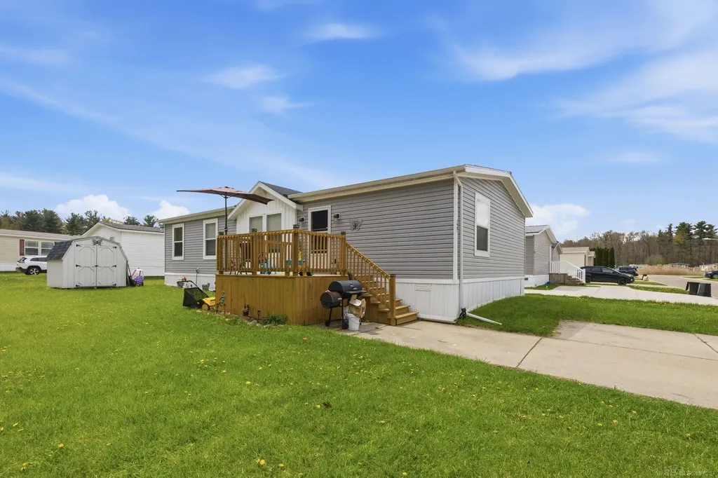 1401 Juniper Court Columbus Township MI 48063