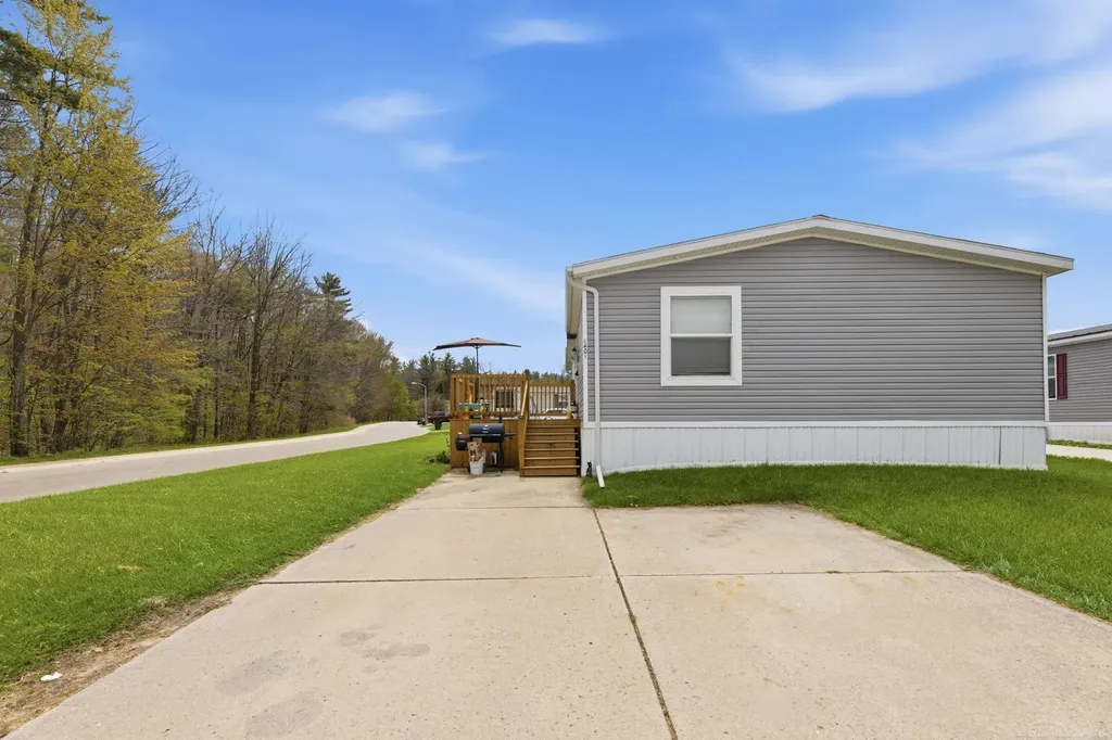 1401 Juniper Court Columbus Township MI 48063
