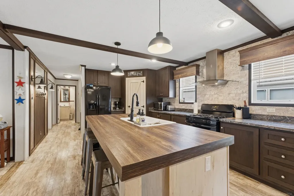 1401 Juniper Court Columbus Township MI 48063