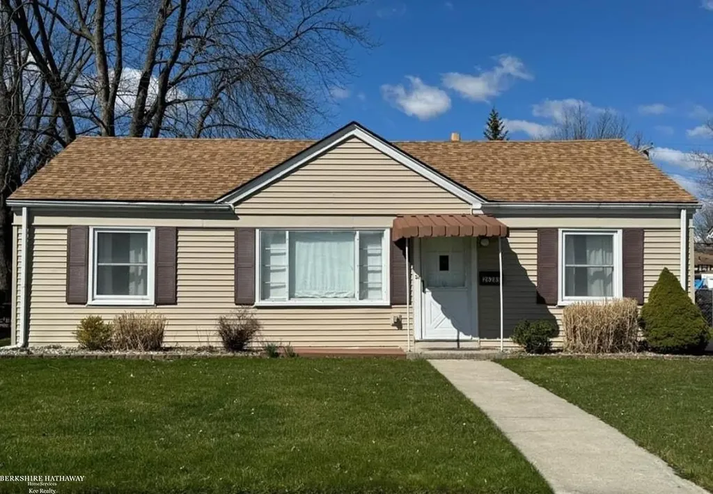 26285 Normandy Street Roseville City MI 48066