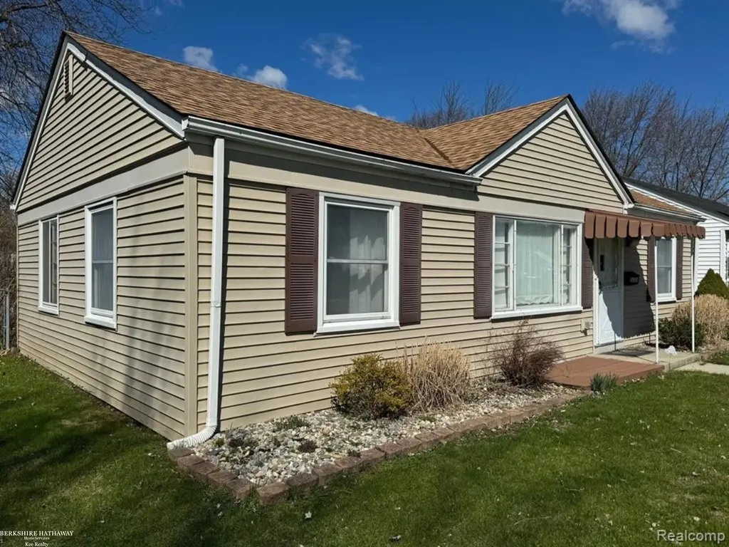 26285 Normandy Street Roseville City MI 48066