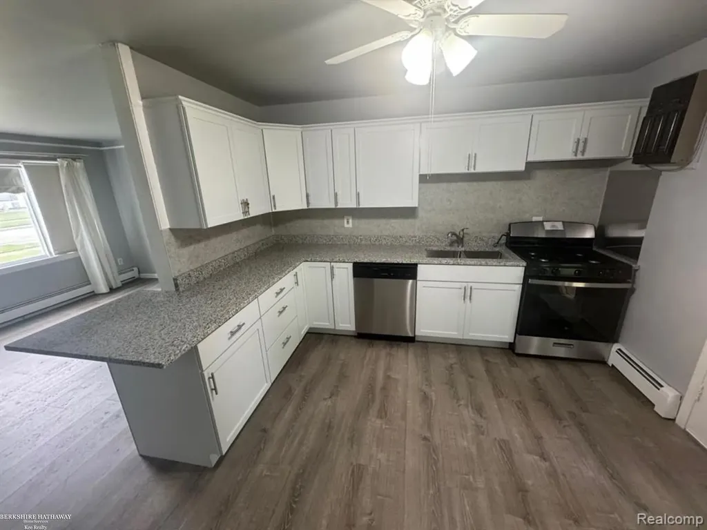 26285 Normandy Street Roseville City MI 48066