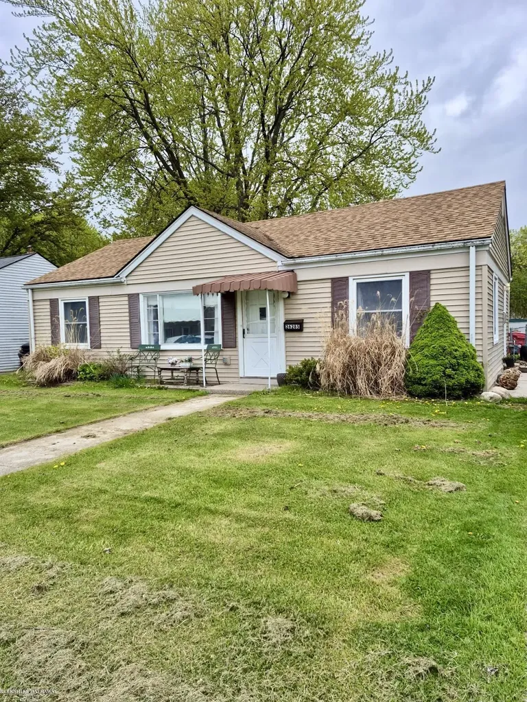 26285 Normandy Street Roseville City MI 48066