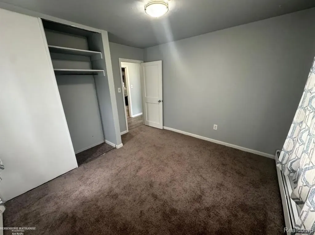 26285 Normandy Street Roseville City MI 48066