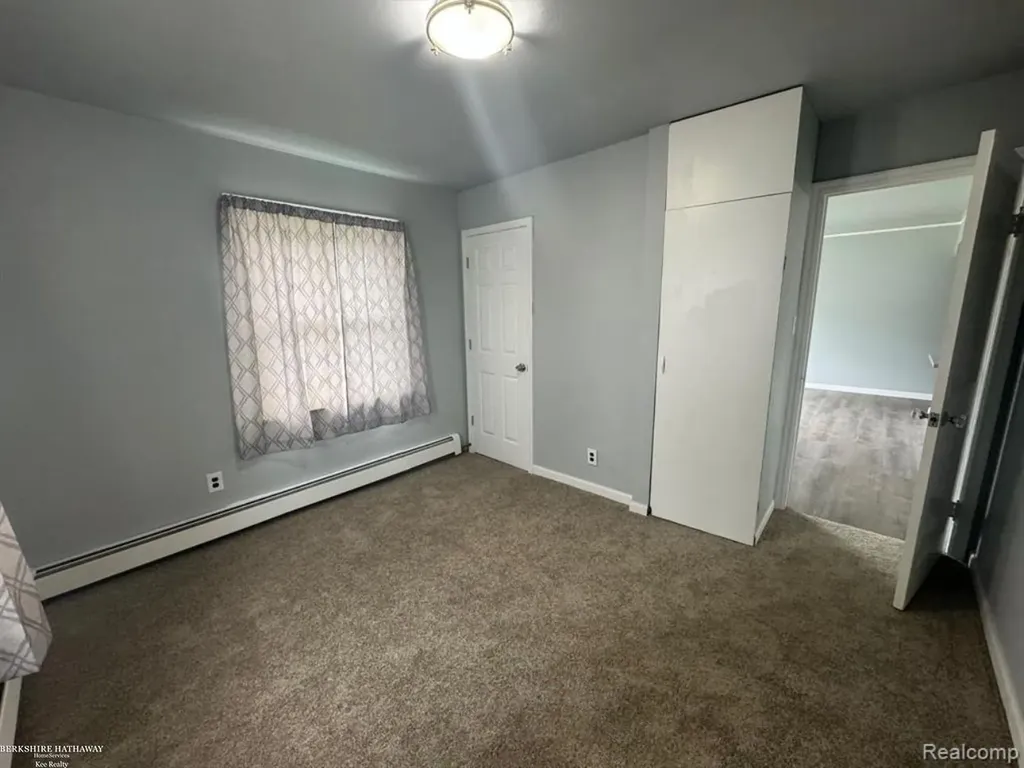 26285 Normandy Street Roseville City MI 48066
