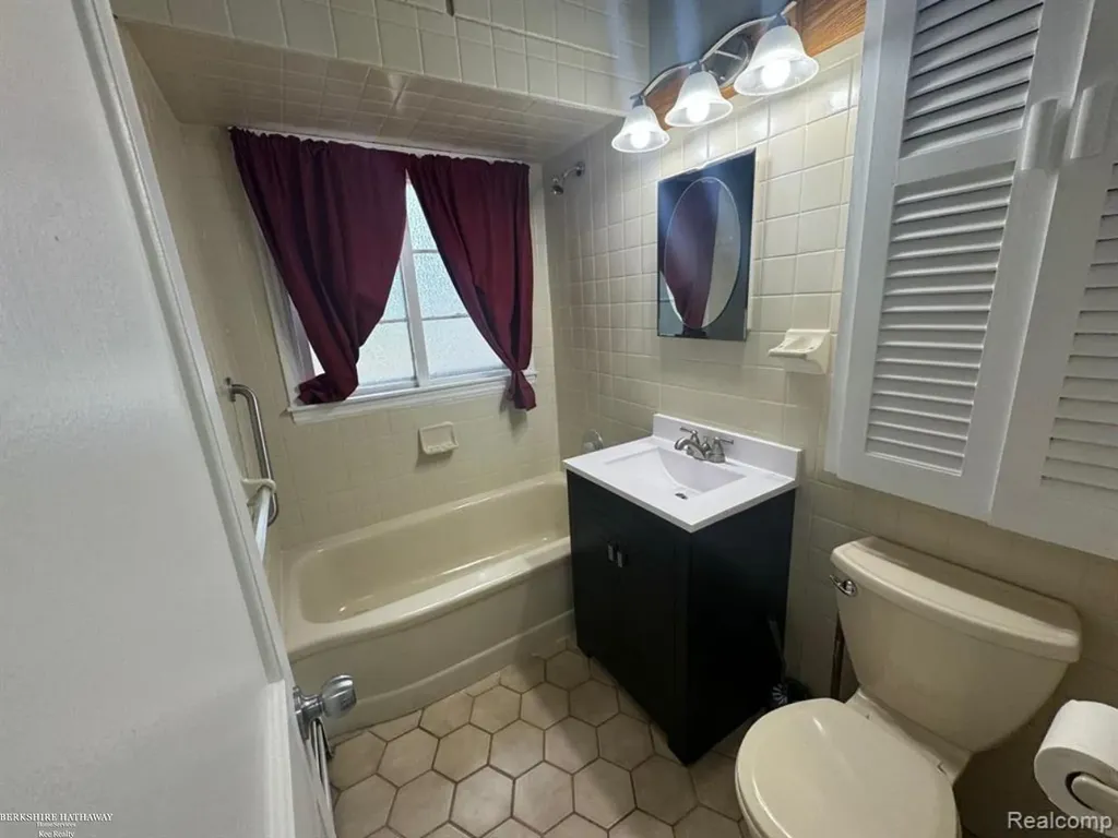 26285 Normandy Street Roseville City MI 48066