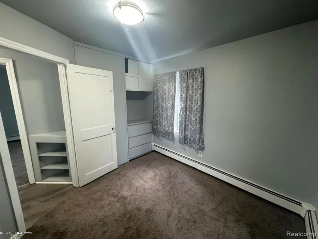 26285 Normandy Street Roseville City MI 48066