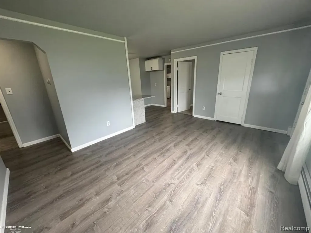 26285 Normandy Street Roseville City MI 48066