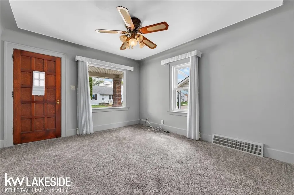 27377 Pinehurst Drive Roseville City MI 48066