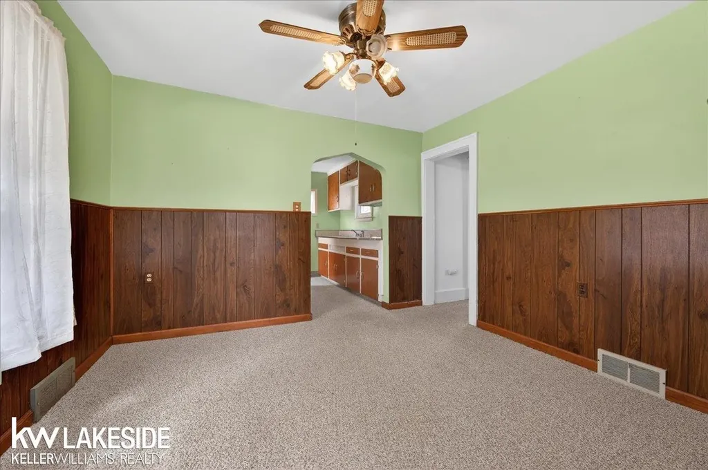 27377 Pinehurst Drive Roseville City MI 48066