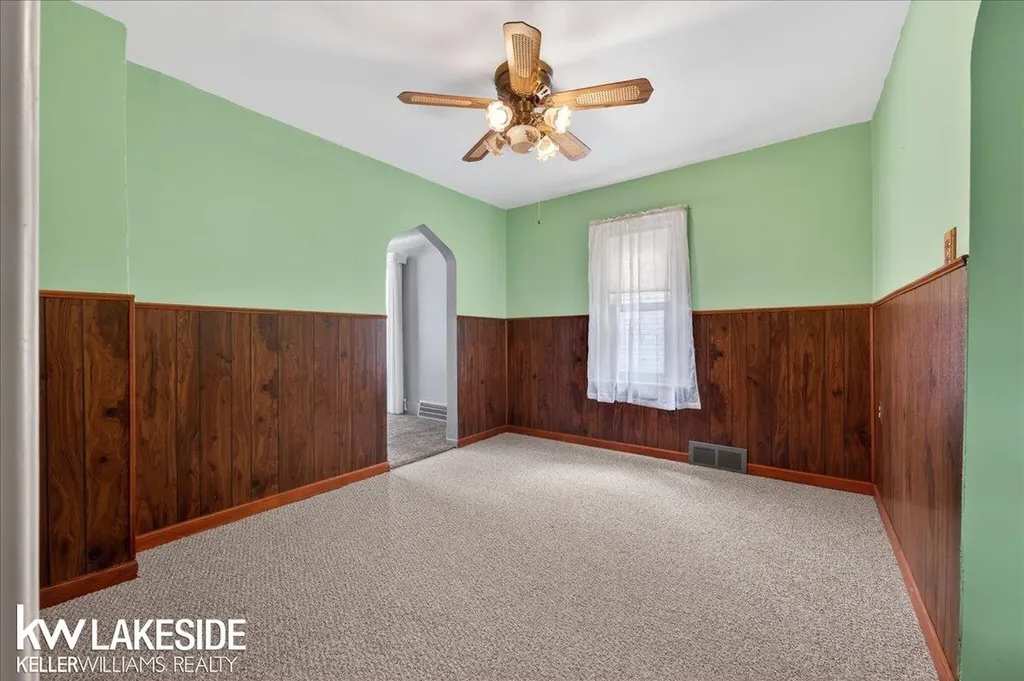 27377 Pinehurst Drive Roseville City MI 48066