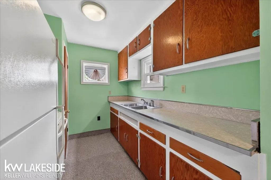 27377 Pinehurst Drive Roseville City MI 48066