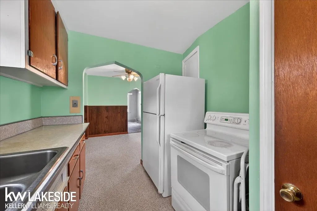 27377 Pinehurst Drive Roseville City MI 48066