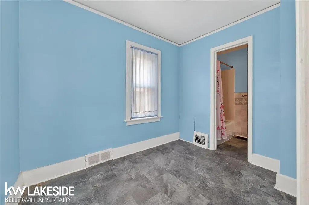 27377 Pinehurst Drive Roseville City MI 48066