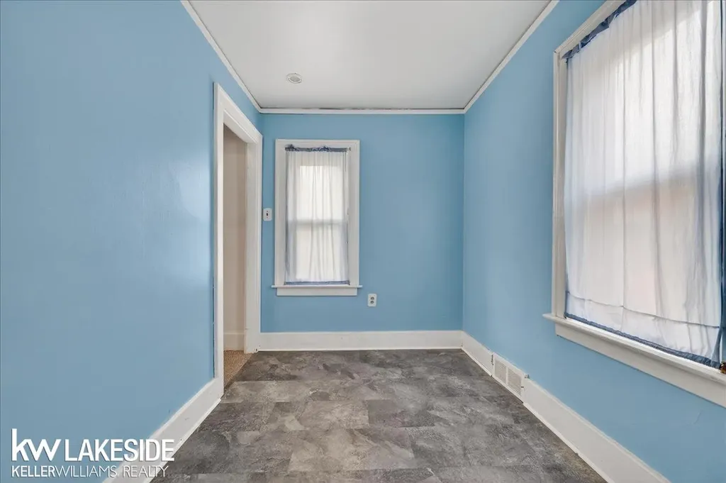 27377 Pinehurst Drive Roseville City MI 48066