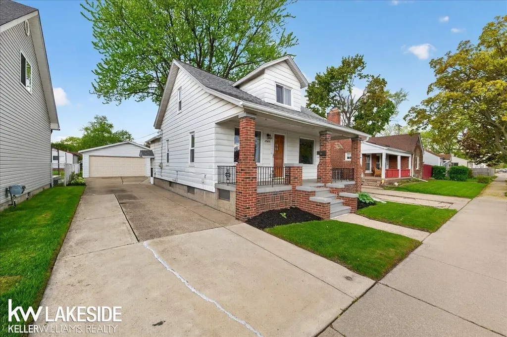 27377 Pinehurst Drive Roseville City MI 48066
