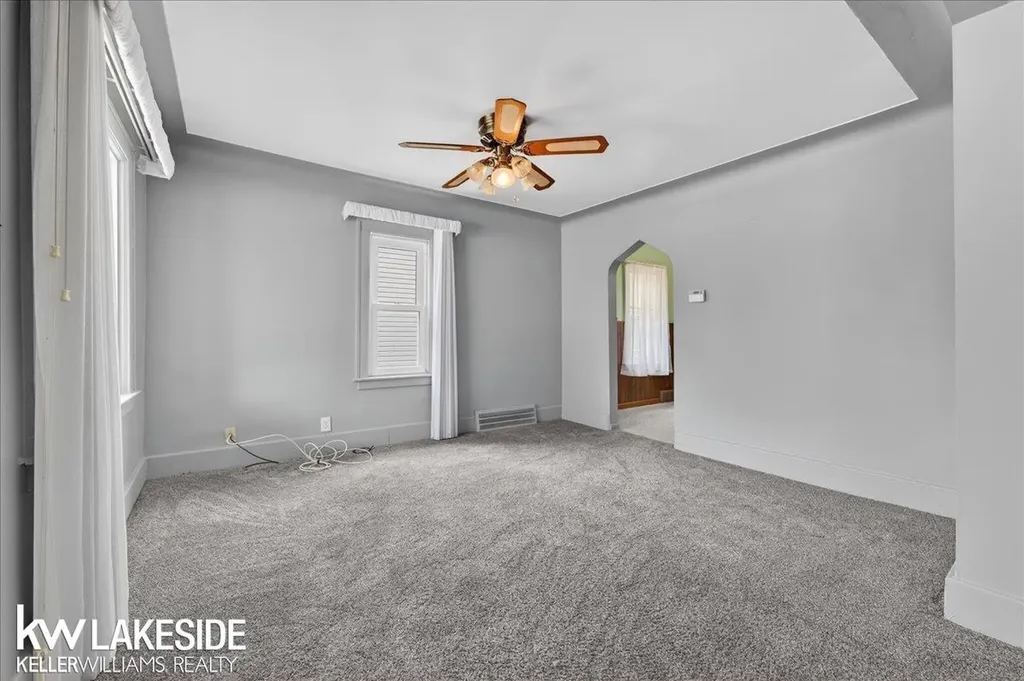 27377 Pinehurst Drive Roseville City MI 48066