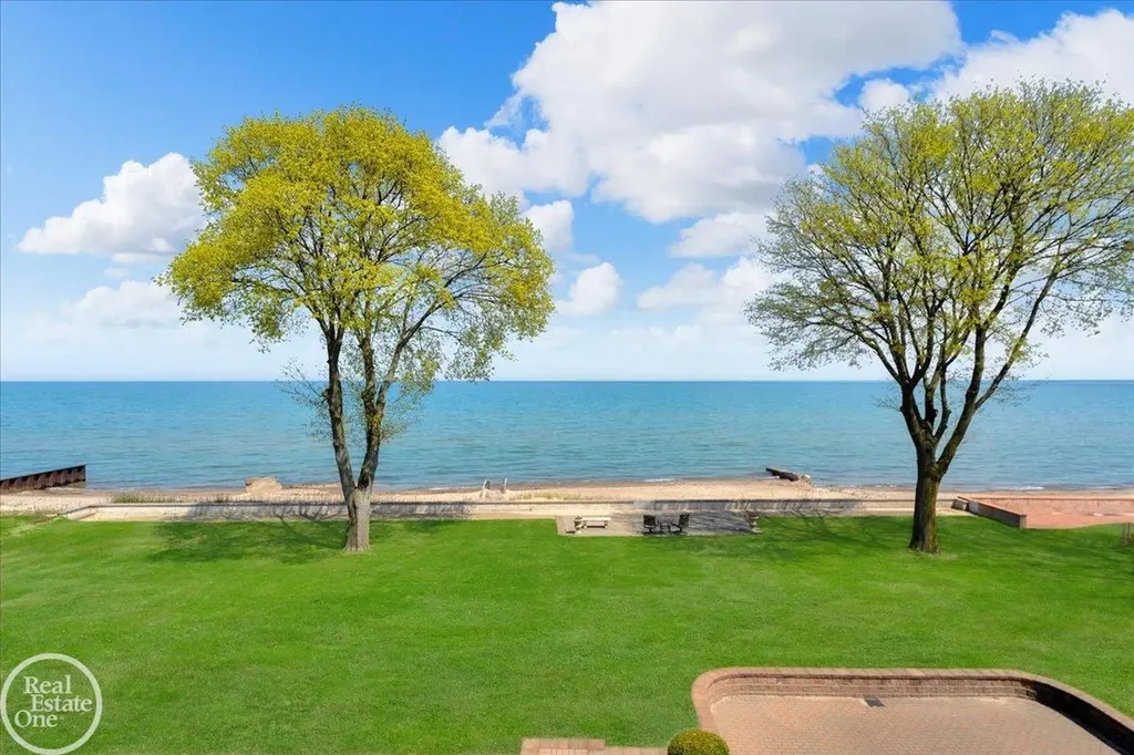 4326 Gratiot Avenue Port Huron City MI 48060