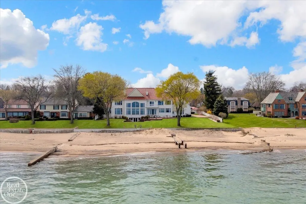 4326 Gratiot Avenue Port Huron City MI 48060