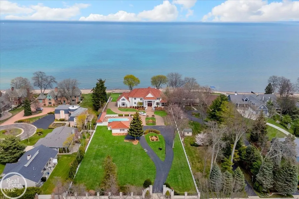 4326 Gratiot Avenue Port Huron City MI 48060
