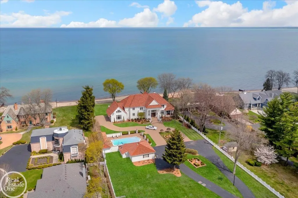 4326 Gratiot Avenue Port Huron City MI 48060