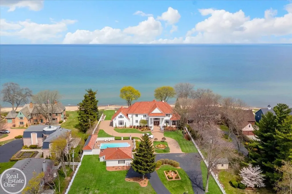 4326 Gratiot Avenue Port Huron City MI 48060