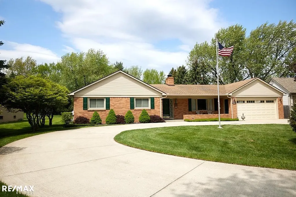 2557 Chicago Road Warren City MI 48092