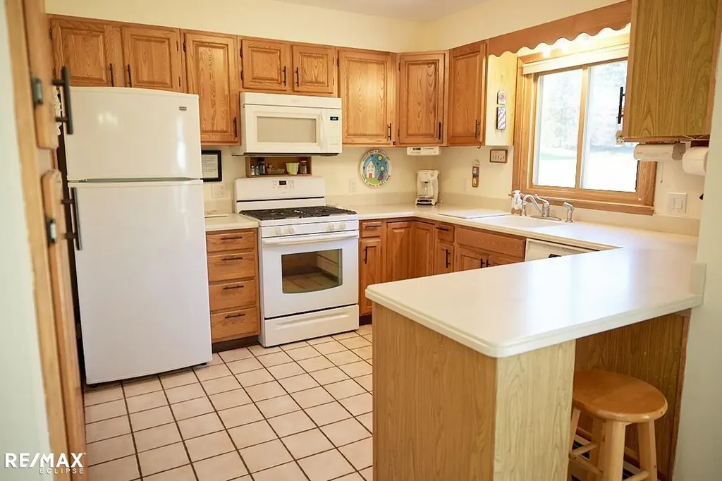 2557 Chicago Road Warren City MI 48092