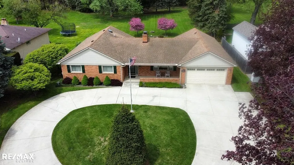 2557 Chicago Road Warren City MI 48092