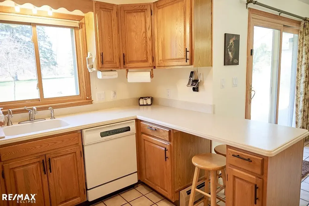 2557 Chicago Road Warren City MI 48092