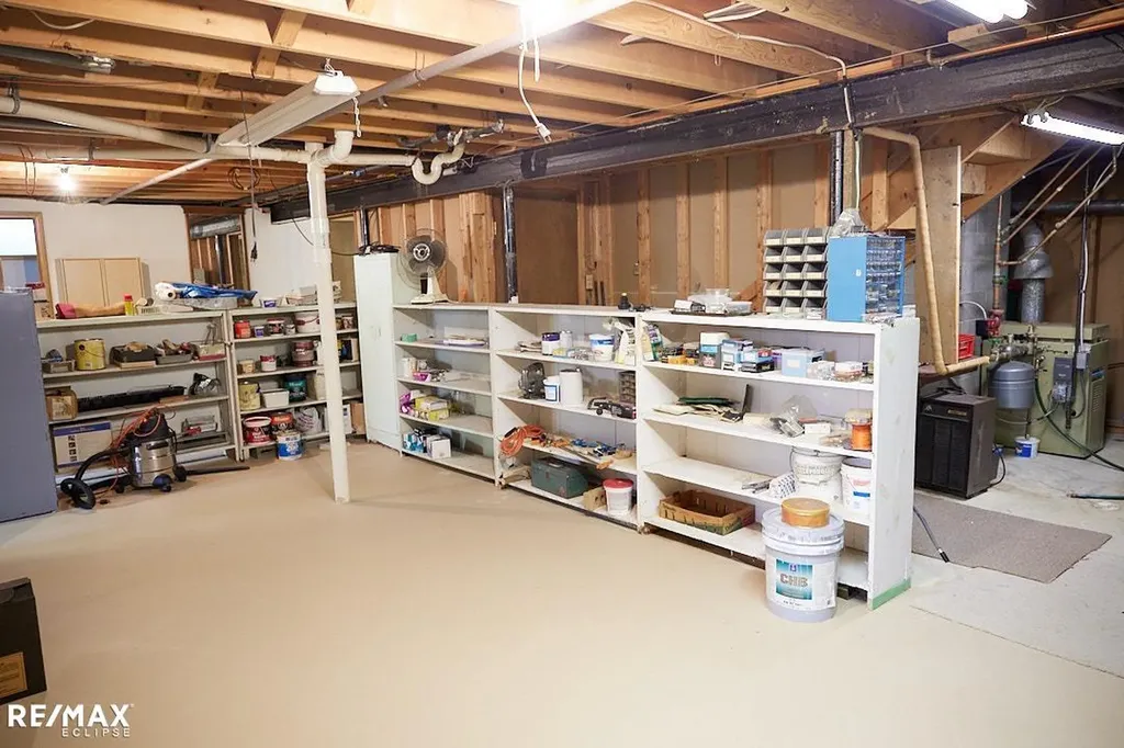 2557 Chicago Road Warren City MI 48092