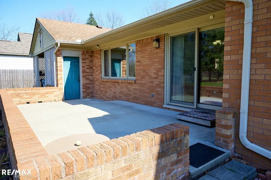 2557 Chicago Road Warren City MI 48092