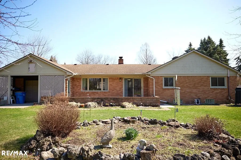 2557 Chicago Road Warren City MI 48092