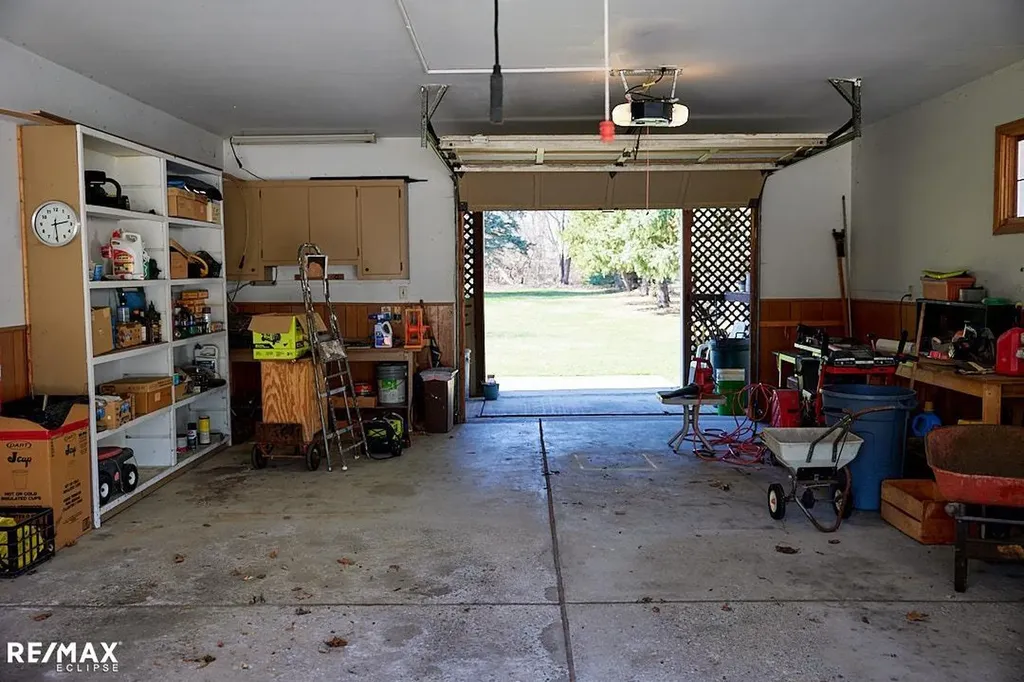 2557 Chicago Road Warren City MI 48092