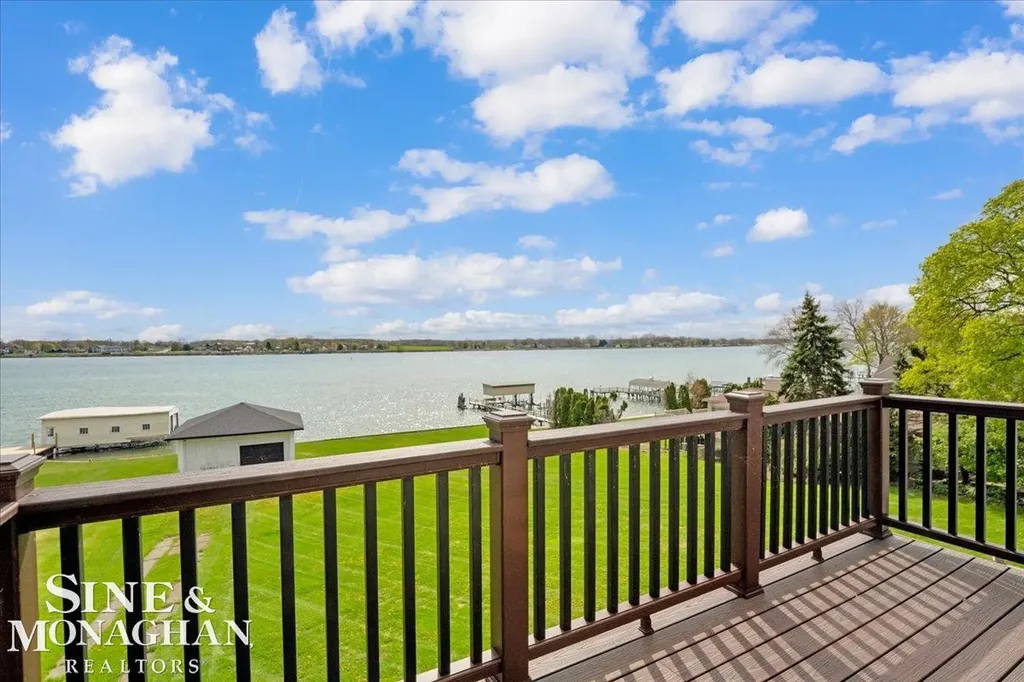 1337 Oakland Avenue St. Clair City MI 48079