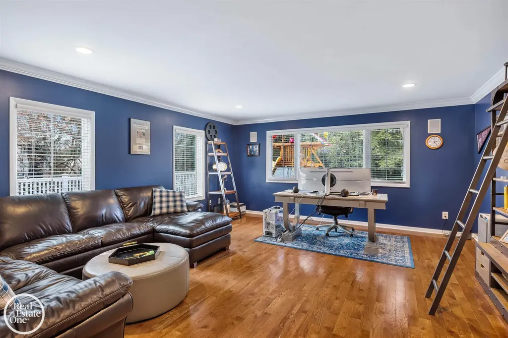 535 Ballantyne Road Village Of Grosse Pointe Shores City MI 48236