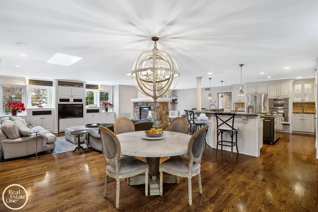 535 Ballantyne Road Village Of Grosse Pointe Shores City MI 48236