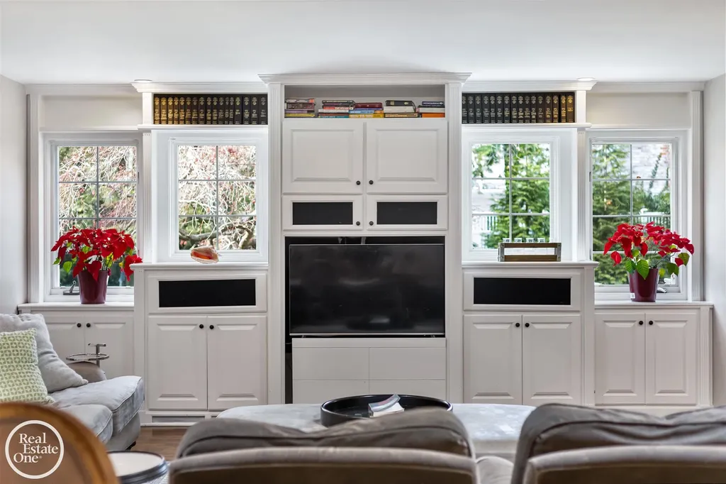 535 Ballantyne Road Village Of Grosse Pointe Shores City MI 48236