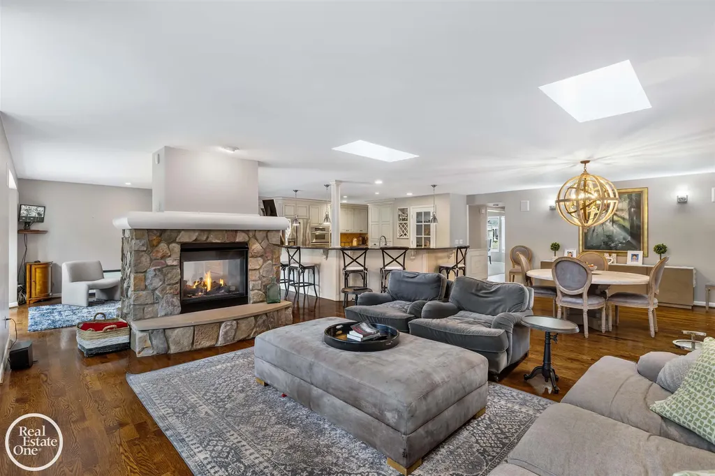 535 Ballantyne Road Village Of Grosse Pointe Shores City MI 48236