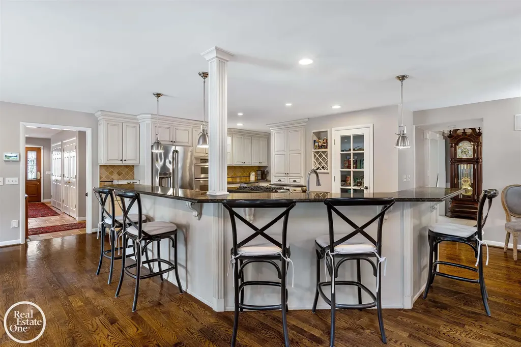535 Ballantyne Road Village Of Grosse Pointe Shores City MI 48236