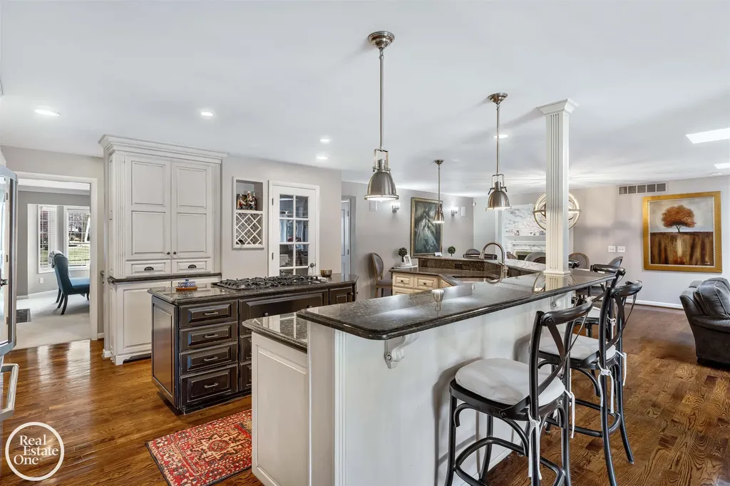 535 Ballantyne Road Village Of Grosse Pointe Shores City MI 48236