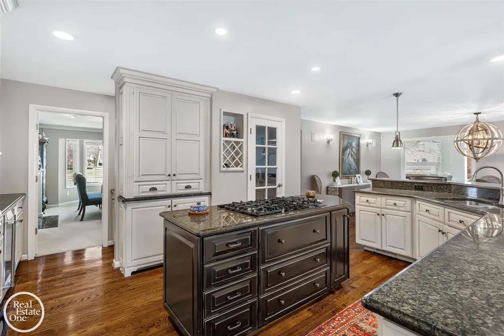 535 Ballantyne Road Village Of Grosse Pointe Shores City MI 48236