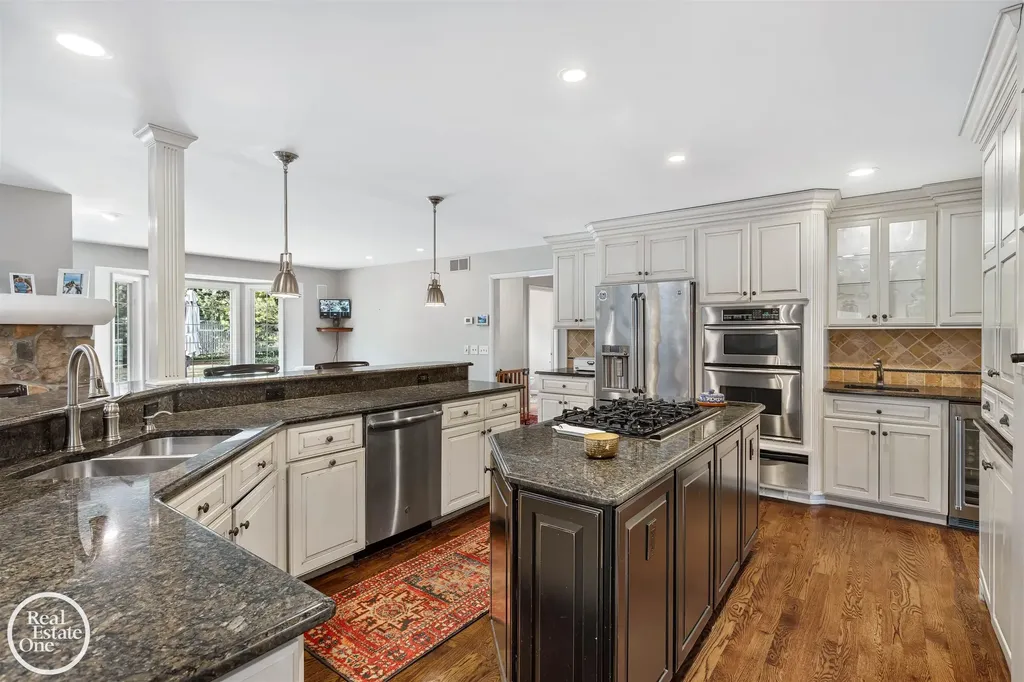 535 Ballantyne Road Village Of Grosse Pointe Shores City MI 48236