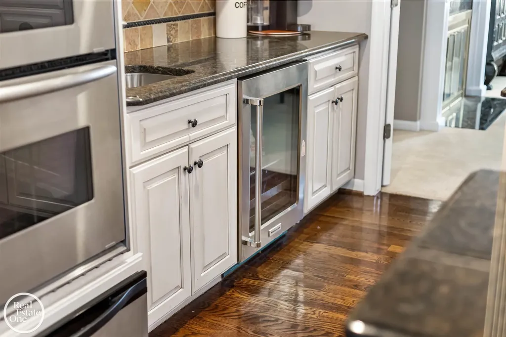 535 Ballantyne Road Village Of Grosse Pointe Shores City MI 48236