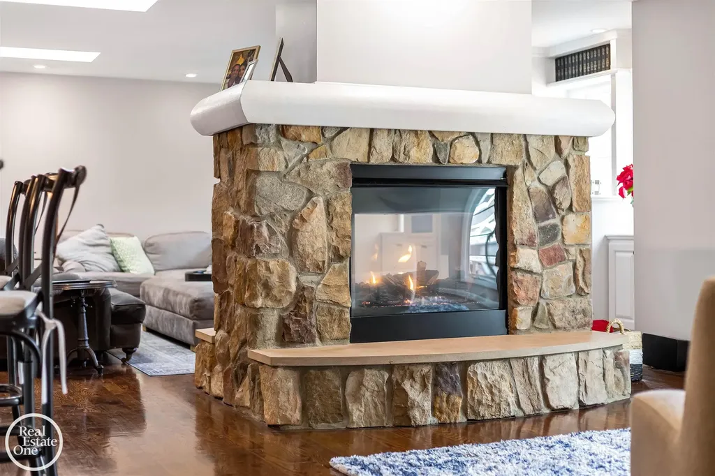535 Ballantyne Road Village Of Grosse Pointe Shores City MI 48236