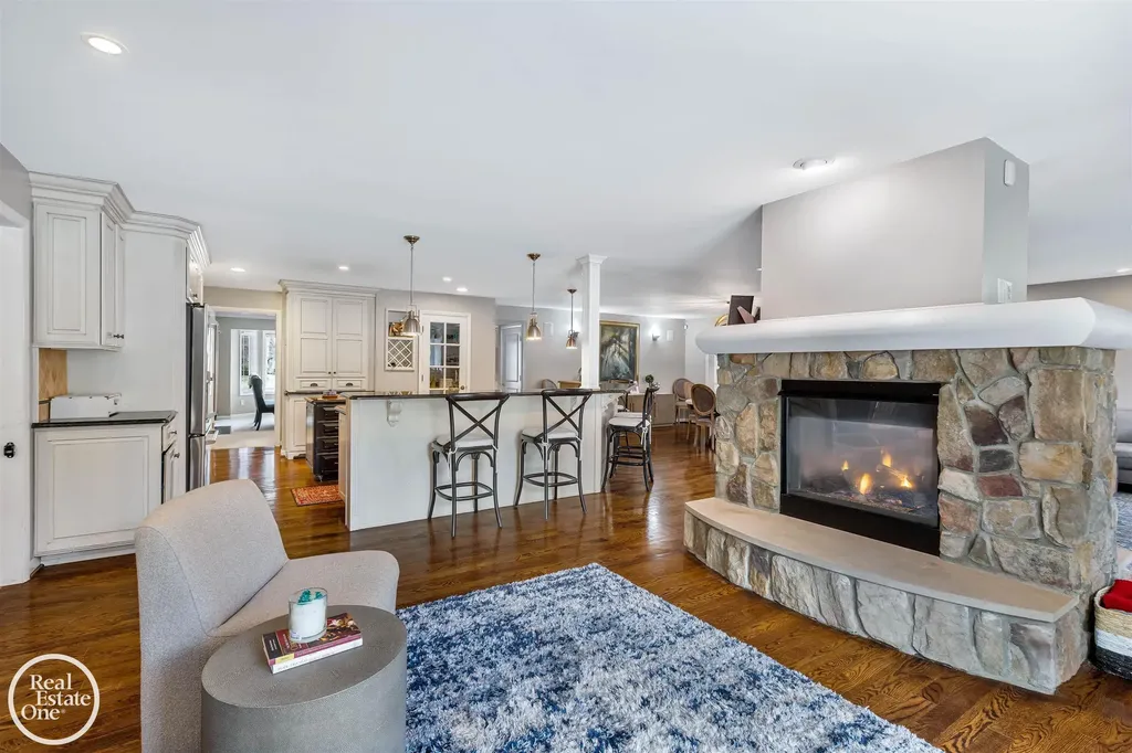 535 Ballantyne Road Village Of Grosse Pointe Shores City MI 48236