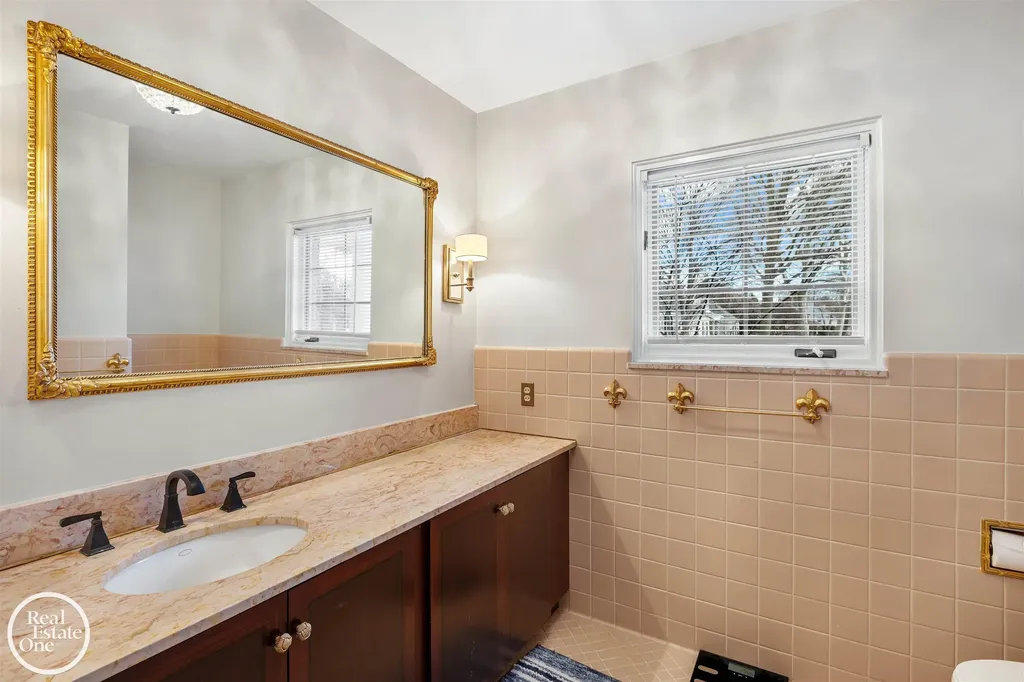 535 Ballantyne Road Village Of Grosse Pointe Shores City MI 48236