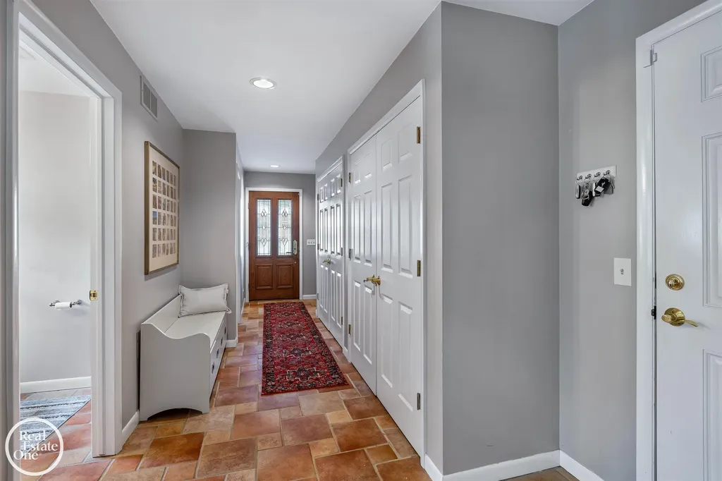 535 Ballantyne Road Village Of Grosse Pointe Shores City MI 48236
