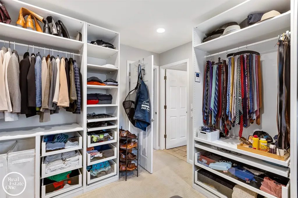 535 Ballantyne Road Village Of Grosse Pointe Shores City MI 48236